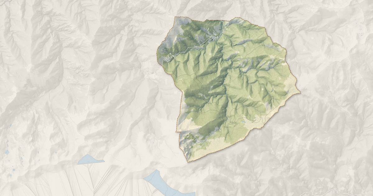 Portrait cartographique de Py : relief, eau, forêts, bâti et voies, calculés à partir des données de l'IGN