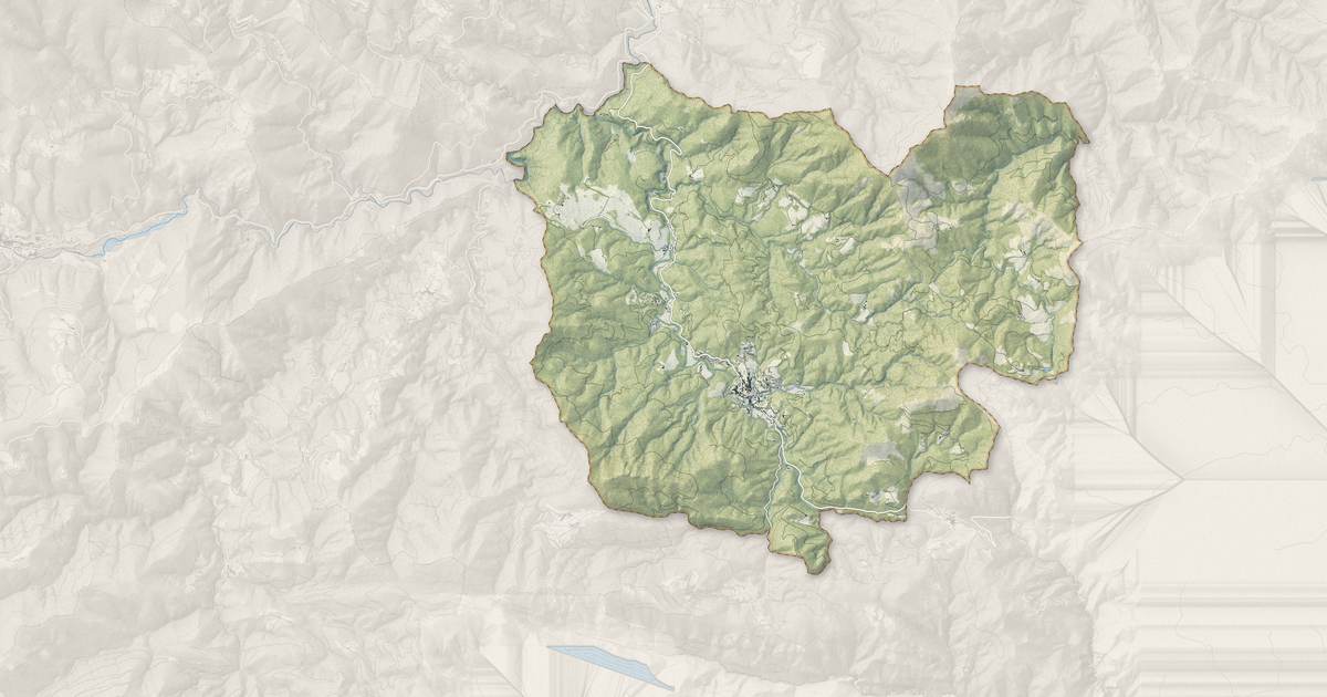 Portrait cartographique de Saint-Laurent-de-Cerdans : relief, eau, forêts, bâti et voies, calculés à partir des données de l'IGN
