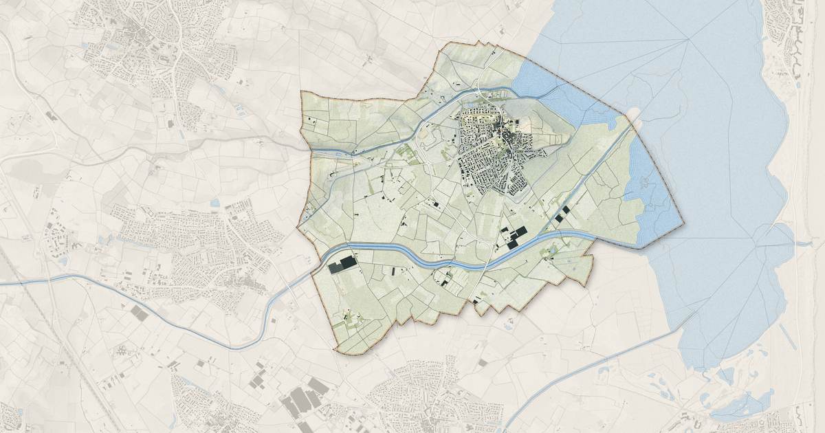 Portrait cartographique de Saint-Nazaire : relief, eau, forêts, bâti et voies, calculés à partir des données de l'IGN