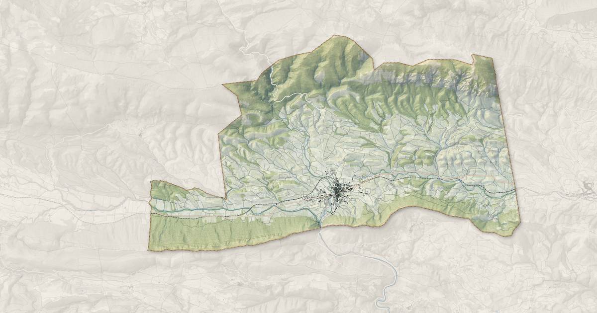 Portrait cartographique de Saint-Paul-de-Fenouillet : relief, eau, forêts, bâti et voies, calculés à partir des données de l'IGN