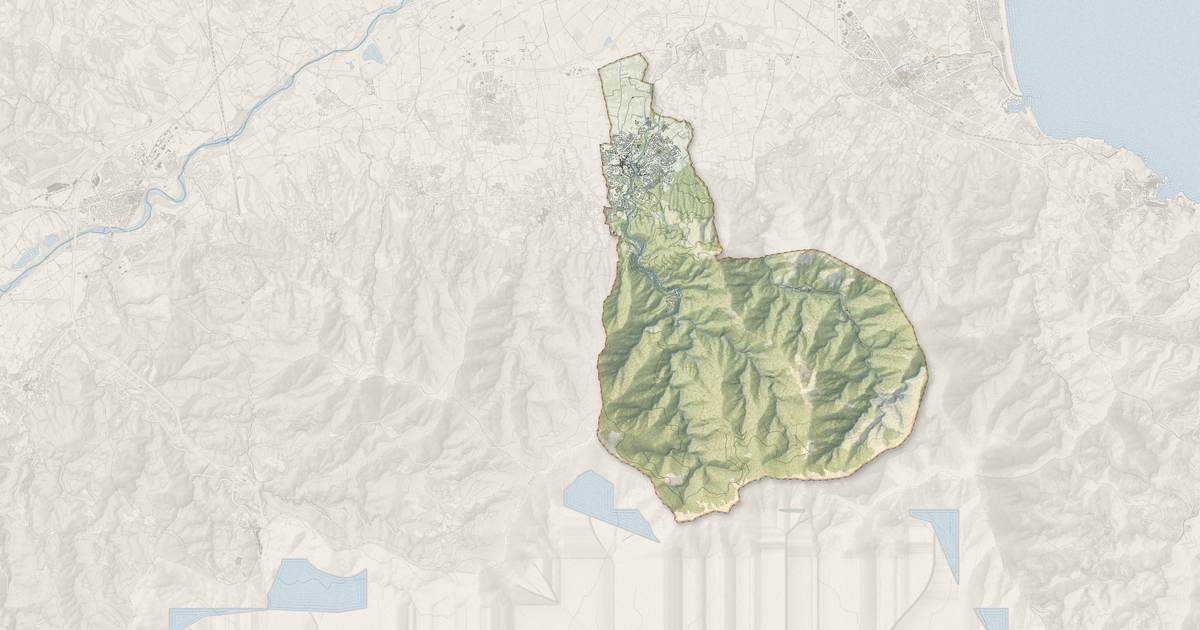 Portrait cartographique de Sorède : relief, eau, forêts, bâti et voies, calculés à partir des données de l'IGN