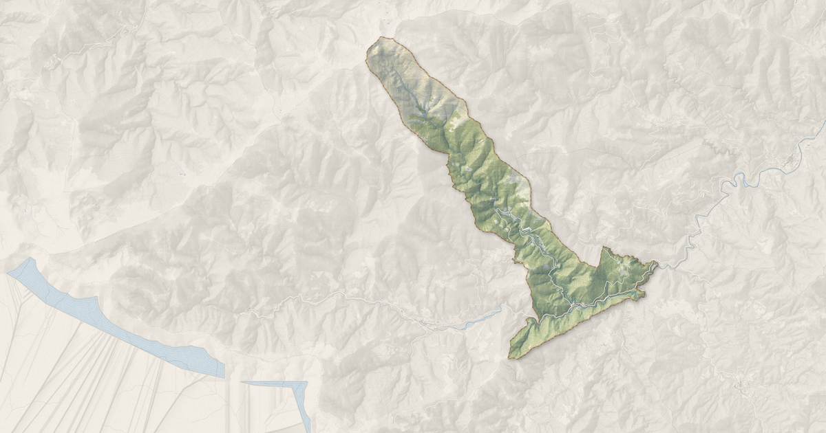Portrait cartographique de Le Tech : relief, eau, forêts, bâti et voies, calculés à partir des données de l'IGN