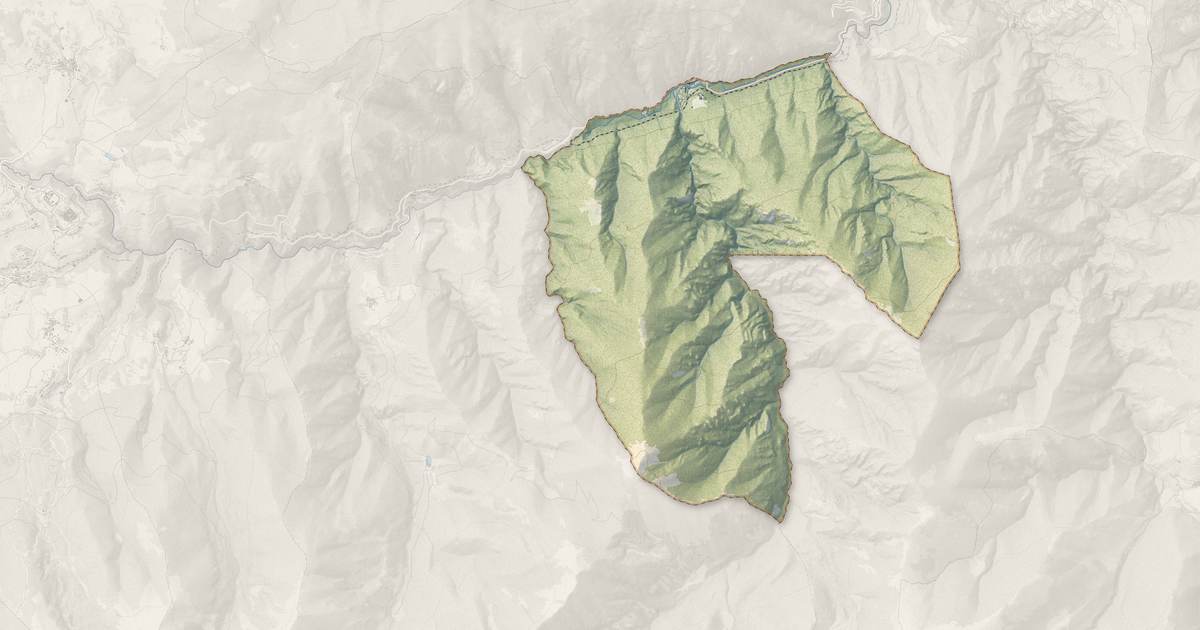 Portrait cartographique de Thuès-Entre-Valls : relief, eau, forêts, bâti et voies, calculés à partir des données de l'IGN