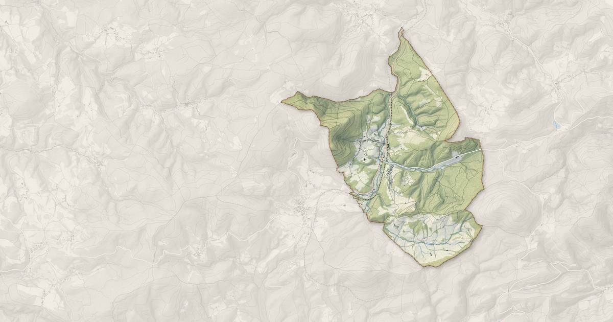 Portrait cartographique de Bourg-Bruche : relief, eau, forêts, bâti et voies, calculés à partir des données de l'IGN