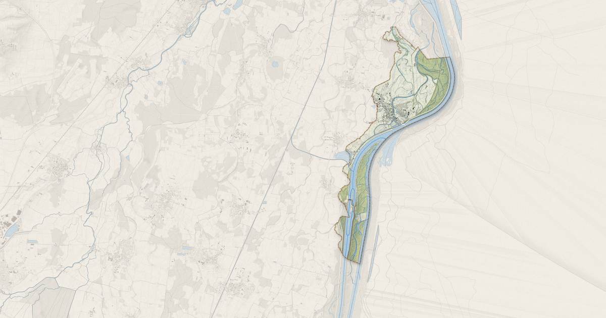 Portrait cartographique de Rhinau : relief, eau, forêts, bâti et voies, calculés à partir des données de l'IGN