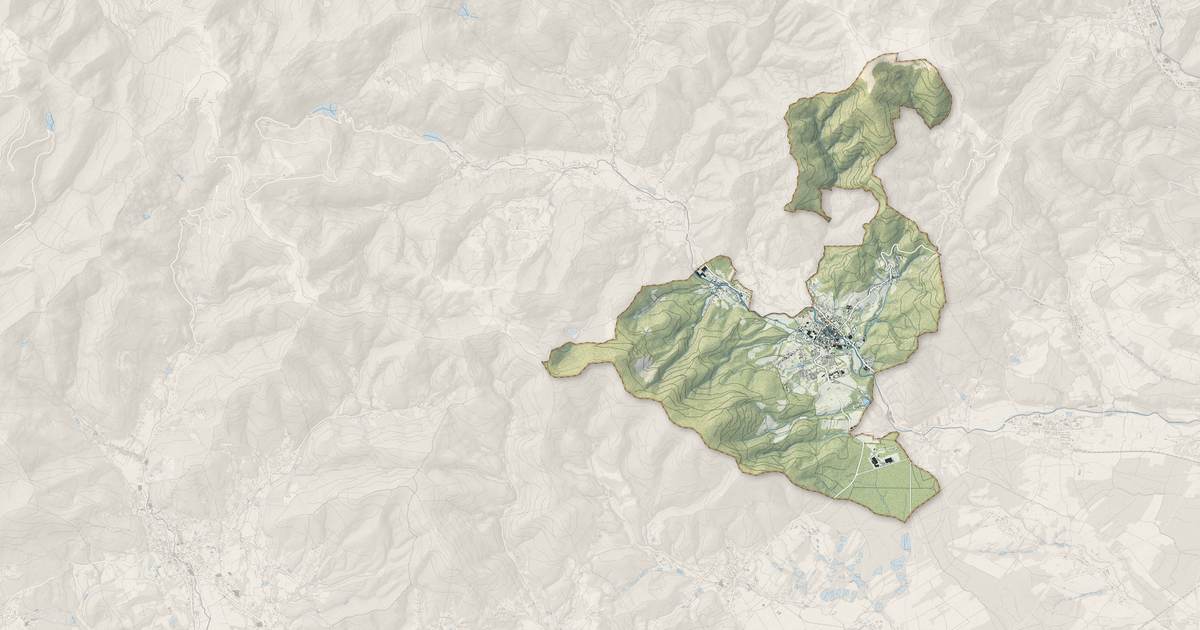Portrait cartographique de Masevaux-Niederbruck : relief, eau, forêts, bâti et voies, calculés à partir des données de l'IGN