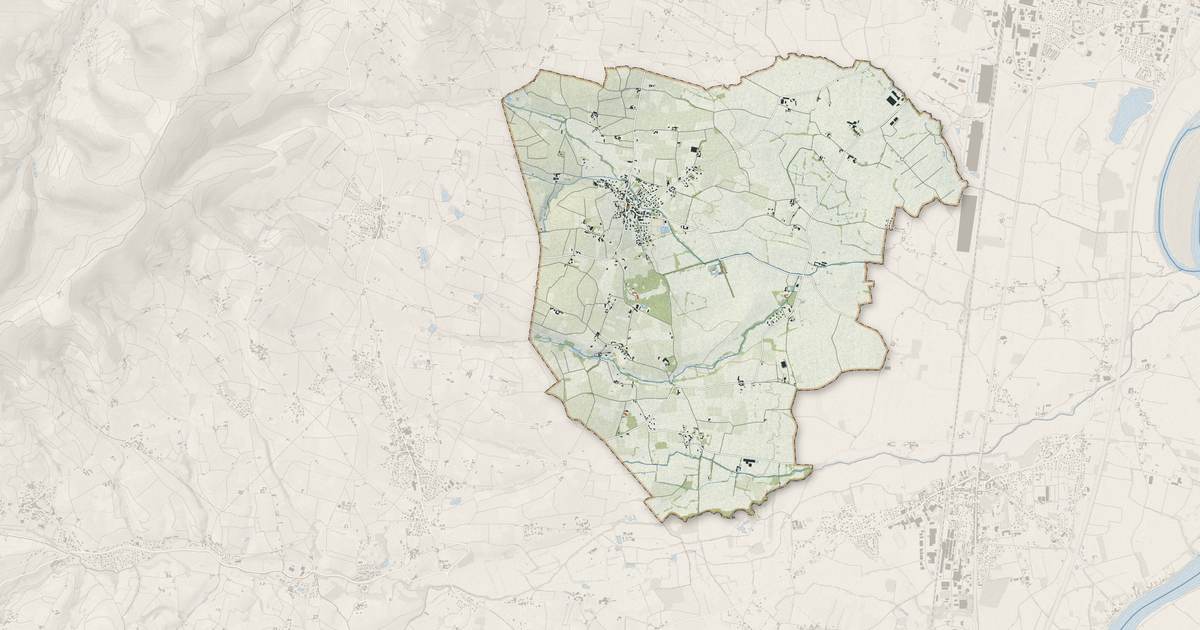 Portrait cartographique de Charentay : relief, eau, forêts, bâti et voies, calculés à partir des données de l'IGN