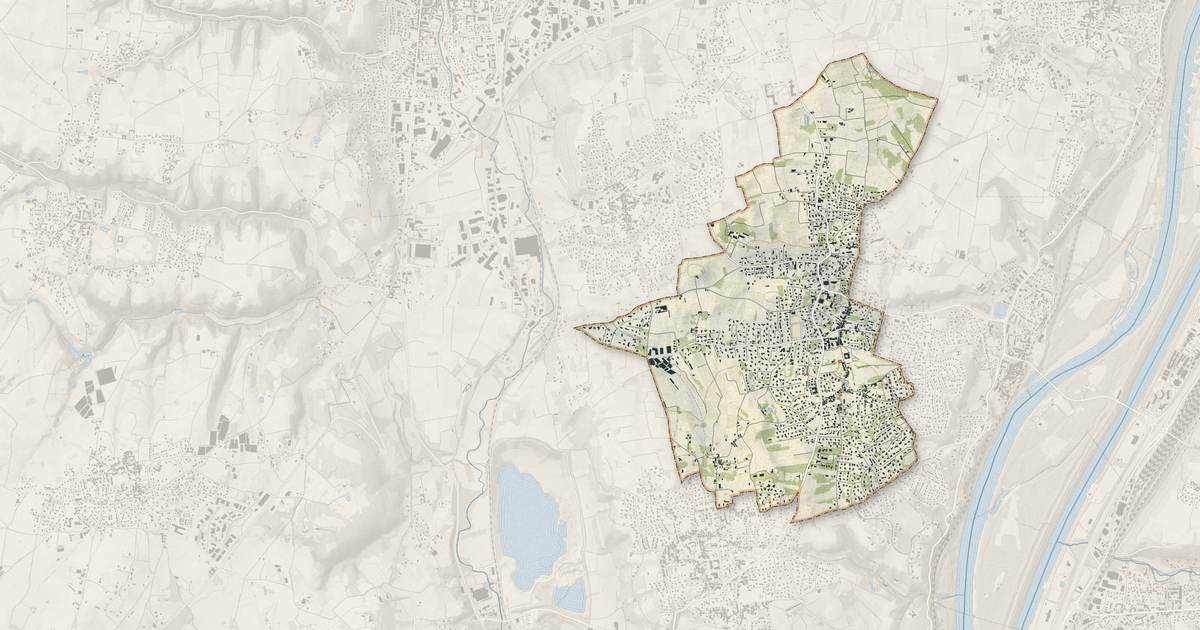 Portrait cartographique de Charly : relief, eau, forêts, bâti et voies, calculés à partir des données de l'IGN