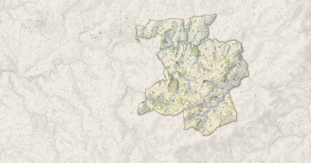 Portrait cartographique de Larajasse : relief, eau, forêts, bâti et voies, calculés à partir des données de l'IGN