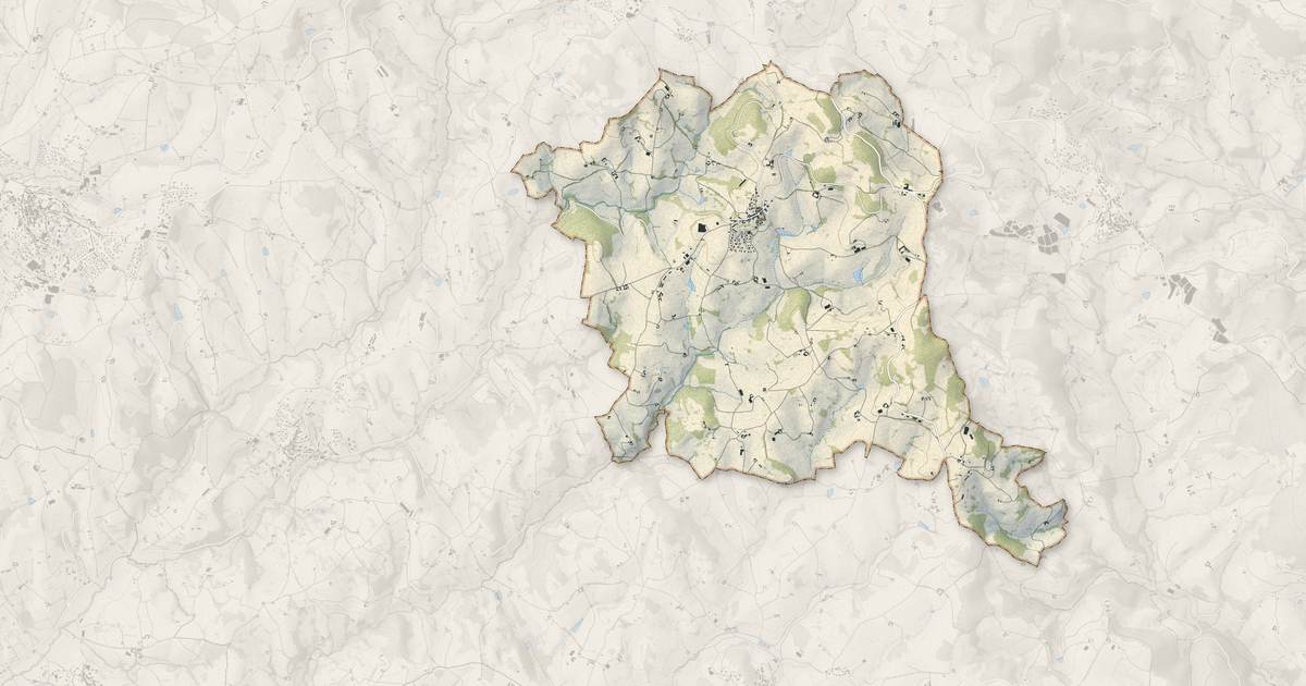 Portrait cartographique de Longessaigne : relief, eau, forêts, bâti et voies, calculés à partir des données de l'IGN