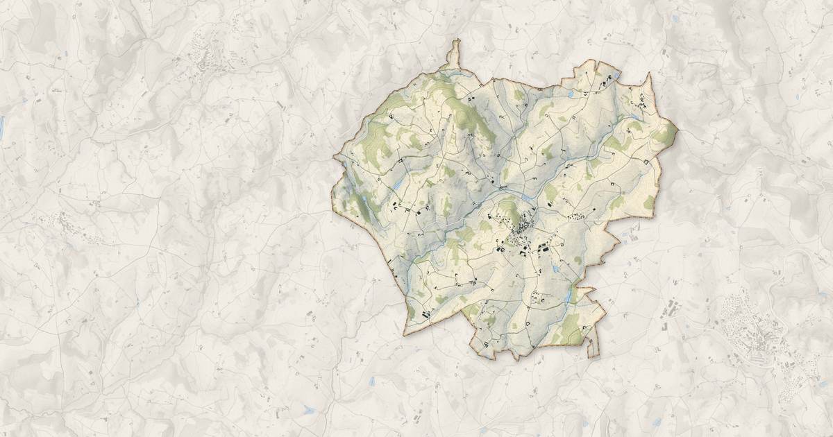 Portrait cartographique de Saint-Clément-les-Places : relief, eau, forêts, bâti et voies, calculés à partir des données de l'IGN