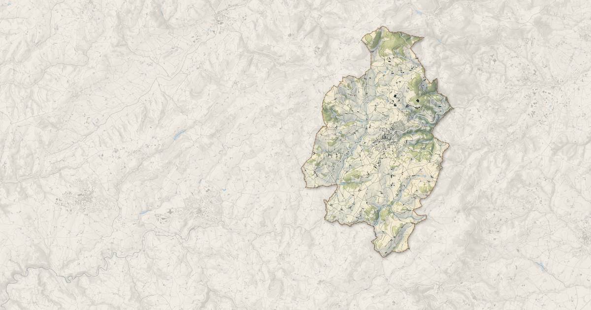 Portrait cartographique de Saint-Martin-en-Haut : relief, eau, forêts, bâti et voies, calculés à partir des données de l'IGN