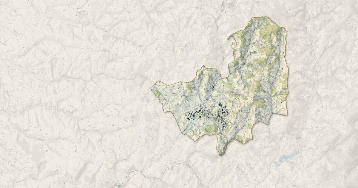 Portrait cartographique de Thizy-les-Bourgs : relief, eau, forêts, bâti et voies, calculés à partir des données de l'IGN