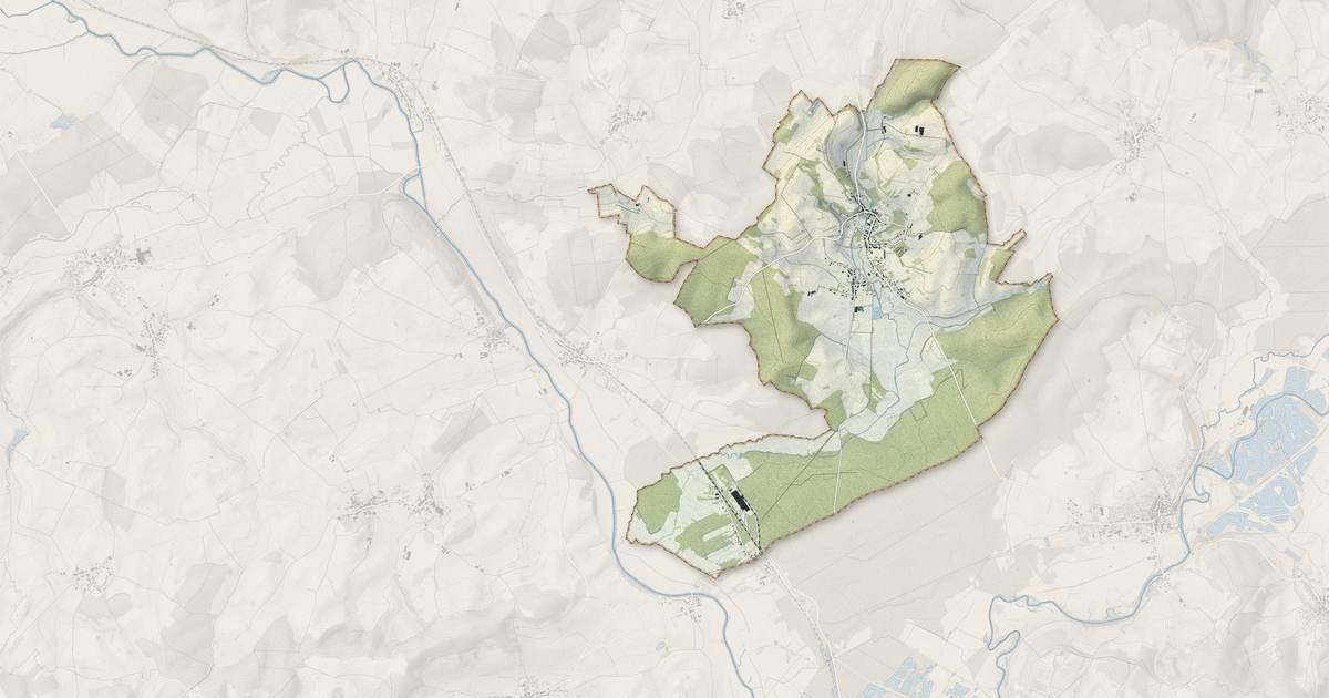 Portrait cartographique de Amance : relief, eau, forêts, bâti et voies, calculés à partir des données de l'IGN