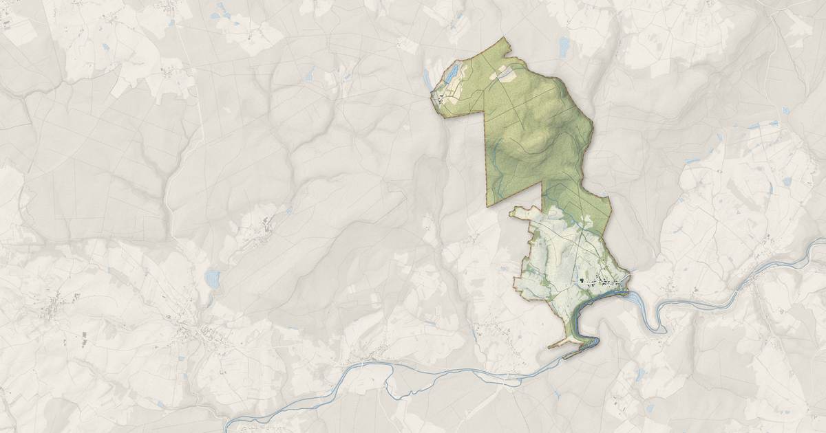 Portrait cartographique de Ambiévillers : relief, eau, forêts, bâti et voies, calculés à partir des données de l'IGN