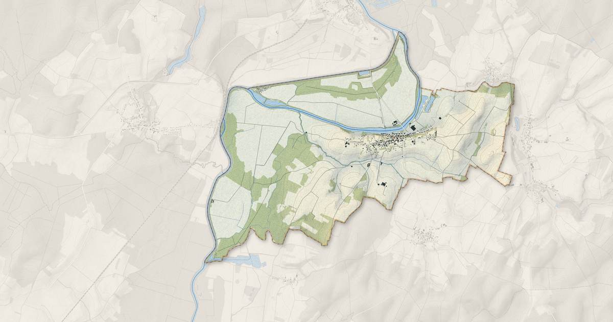 Portrait cartographique de Apremont : relief, eau, forêts, bâti et voies, calculés à partir des données de l'IGN