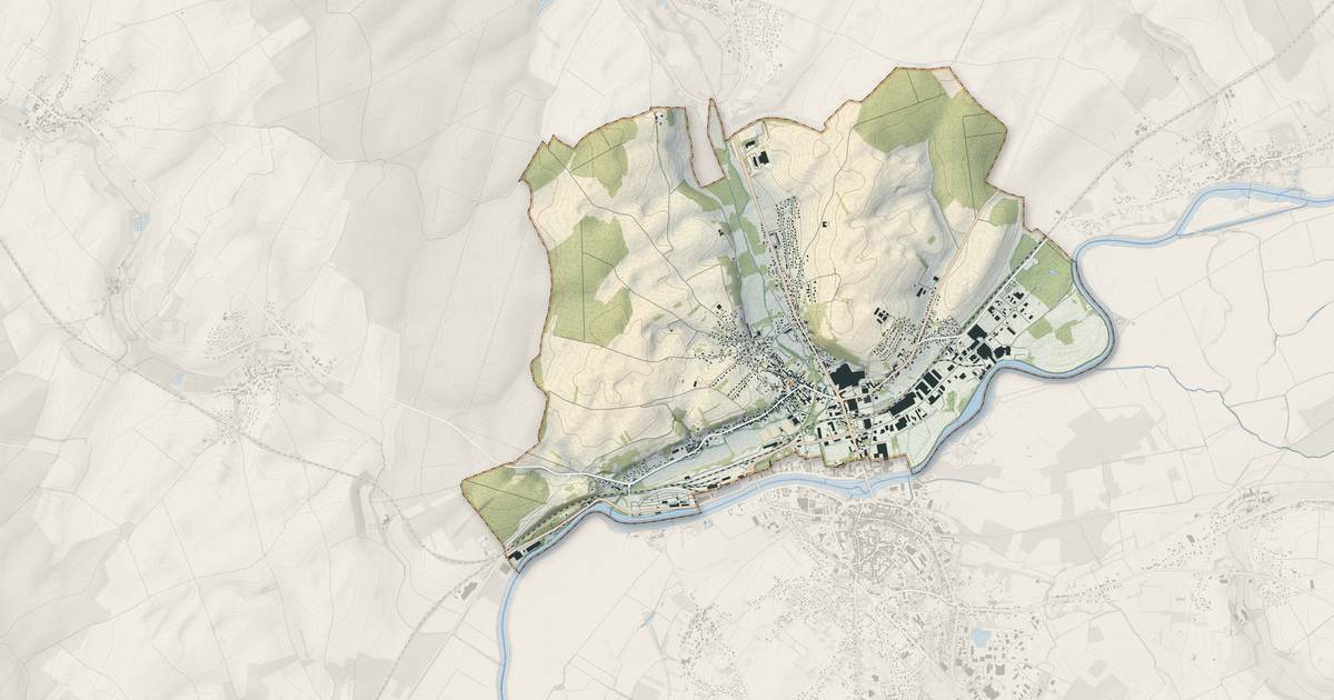 Portrait cartographique de Arc-lès-Gray : relief, eau, forêts, bâti et voies, calculés à partir des données de l'IGN