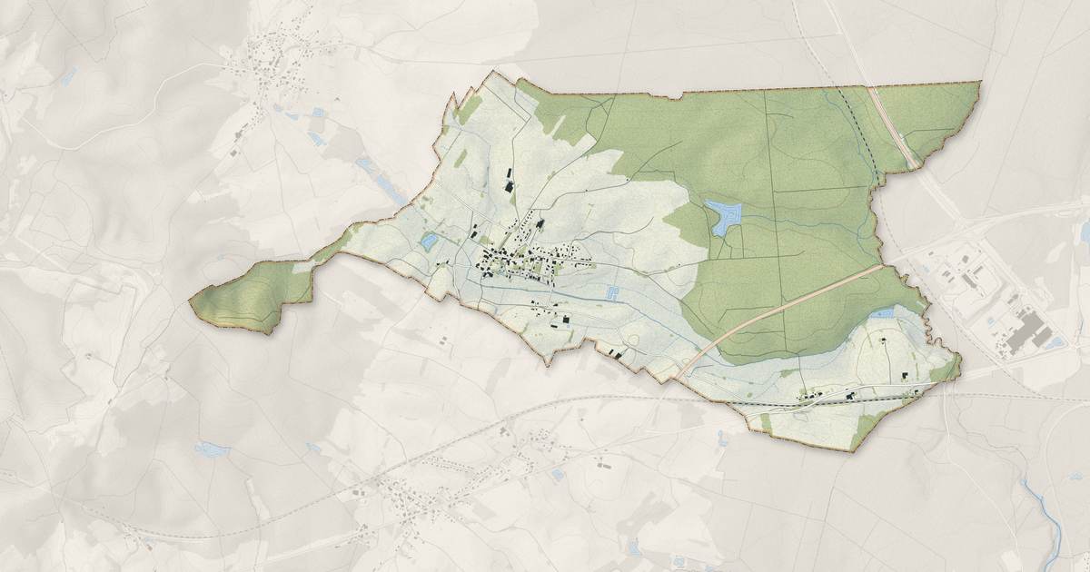 Portrait cartographique de Bouhans-lès-Lure : relief, eau, forêts, bâti et voies, calculés à partir des données de l'IGN