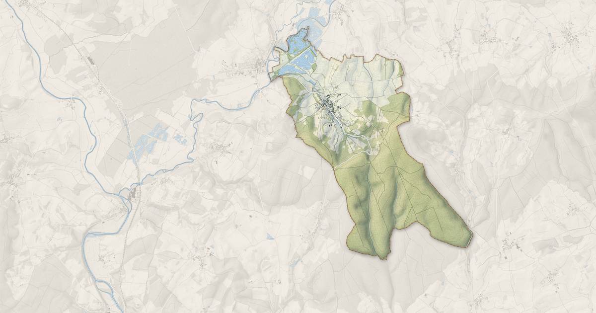 Portrait cartographique de Breurey-lès-Faverney : relief, eau, forêts, bâti et voies, calculés à partir des données de l'IGN
