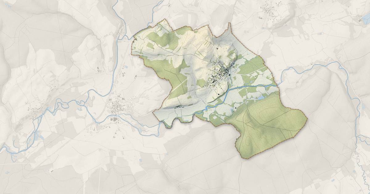 Portrait cartographique de Briaucourt : relief, eau, forêts, bâti et voies, calculés à partir des données de l'IGN