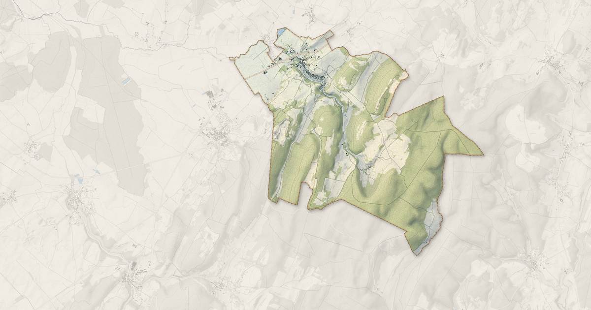 Portrait cartographique de Bucey-lès-Gy : relief, eau, forêts, bâti et voies, calculés à partir des données de l'IGN