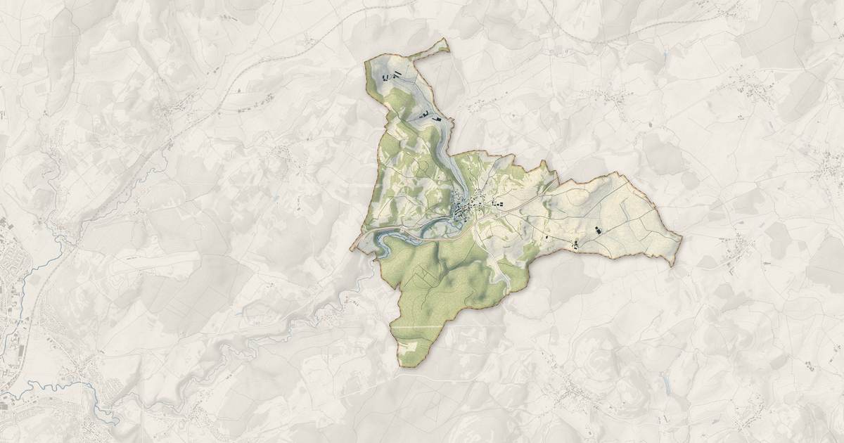 Portrait cartographique de Calmoutier : relief, eau, forêts, bâti et voies, calculés à partir des données de l'IGN