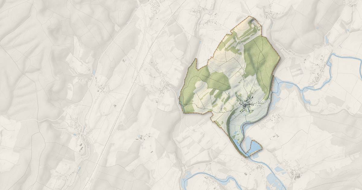 Portrait cartographique de Chambornay-lès-Bellevaux : relief, eau, forêts, bâti et voies, calculés à partir des données de l'IGN