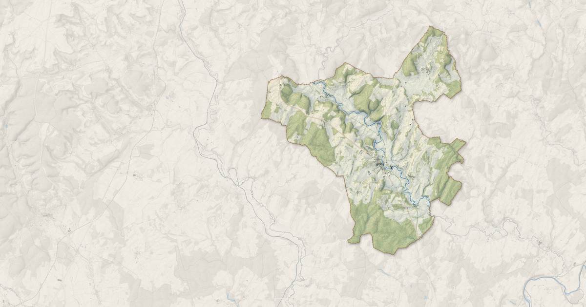 Portrait cartographique de Champlitte : relief, eau, forêts, bâti et voies, calculés à partir des données de l'IGN