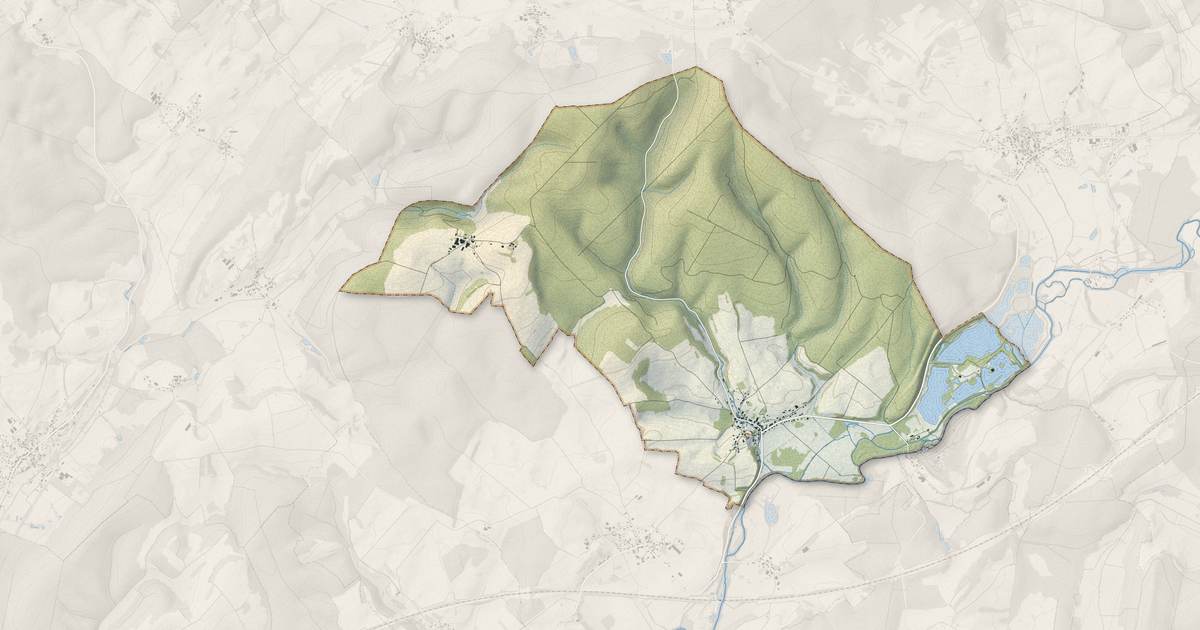 Portrait cartographique de Chassey-lès-Montbozon : relief, eau, forêts, bâti et voies, calculés à partir des données de l'IGN