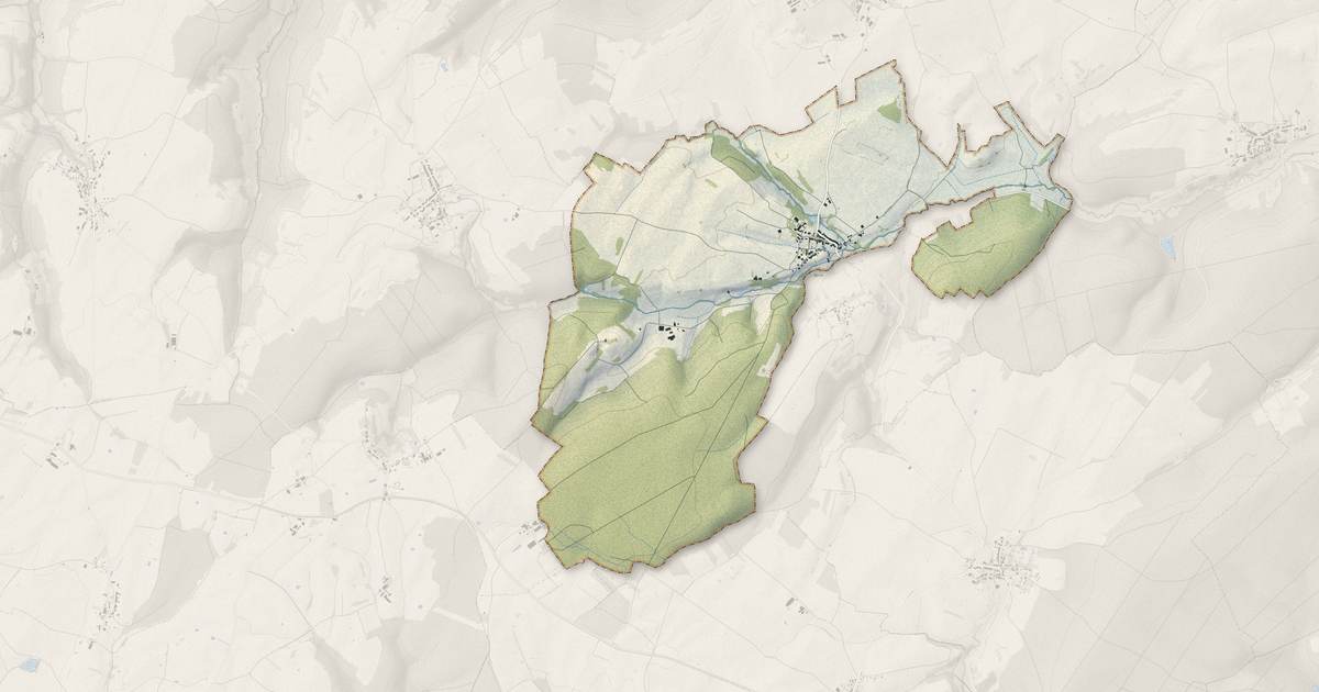 Portrait cartographique de Chauvirey-le-Châtel : relief, eau, forêts, bâti et voies, calculés à partir des données de l'IGN