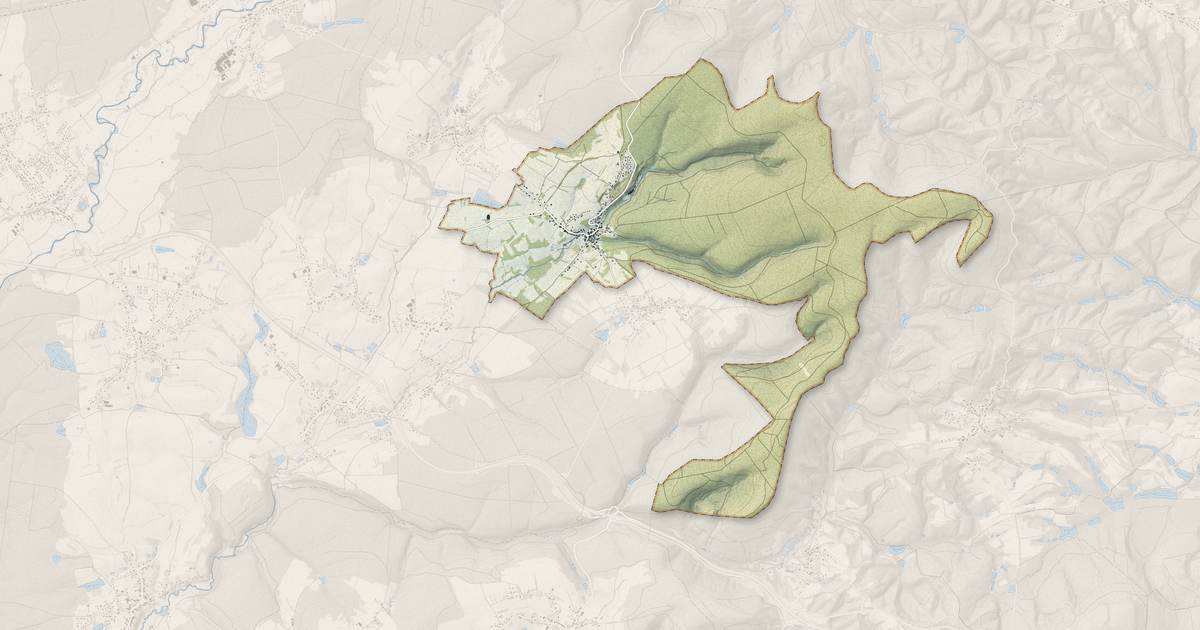 Portrait cartographique de Clairegoutte : relief, eau, forêts, bâti et voies, calculés à partir des données de l'IGN