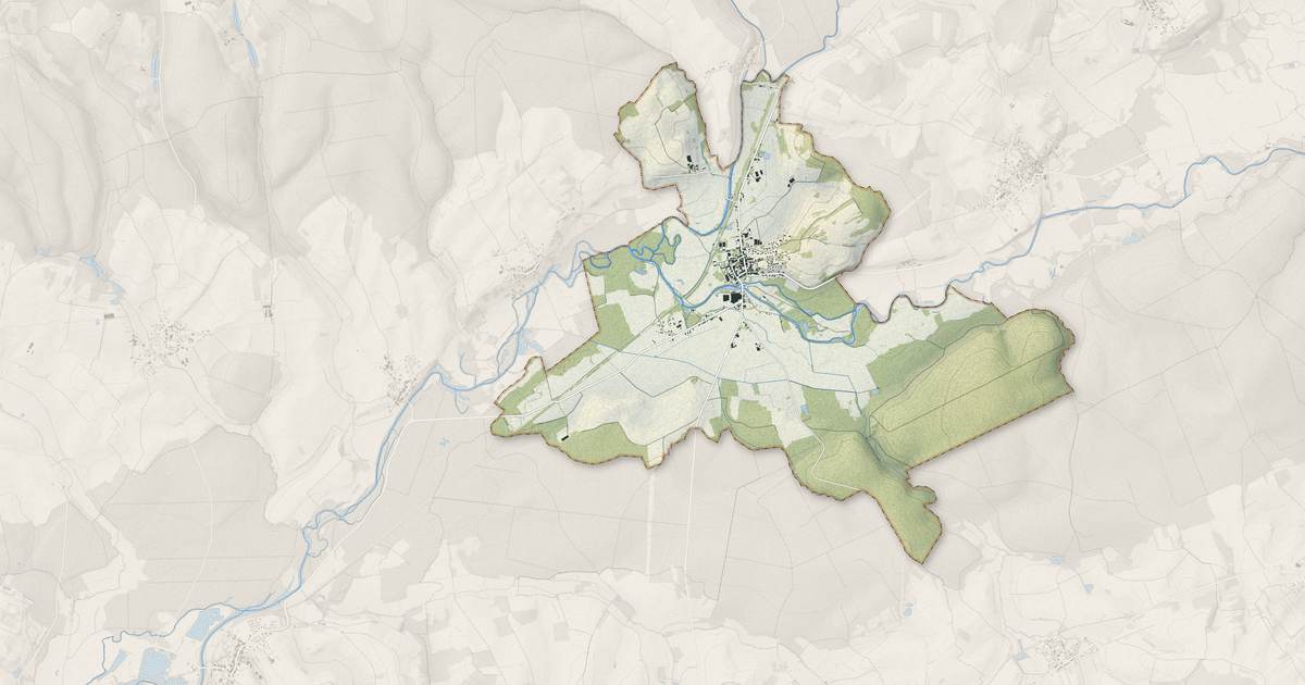 Portrait cartographique de Conflans-sur-Lanterne : relief, eau, forêts, bâti et voies, calculés à partir des données de l'IGN