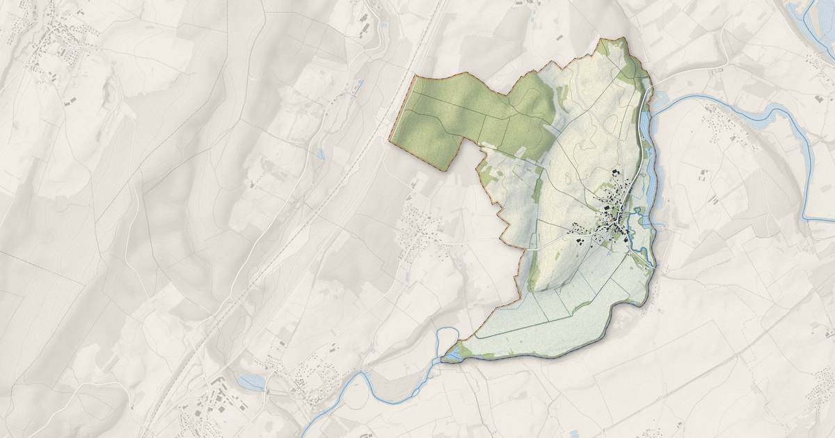 Portrait cartographique de Cromary : relief, eau, forêts, bâti et voies, calculés à partir des données de l'IGN
