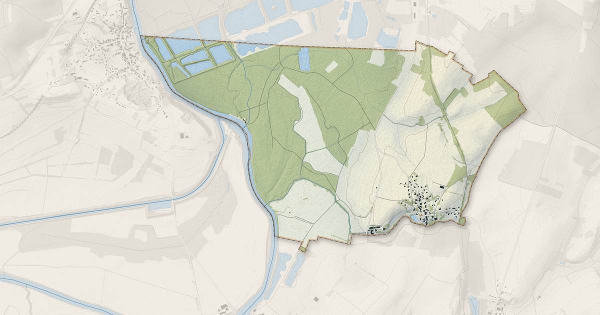 Portrait cartographique de Esmoulins : relief, eau, forêts, bâti et voies, calculés à partir des données de l'IGN
