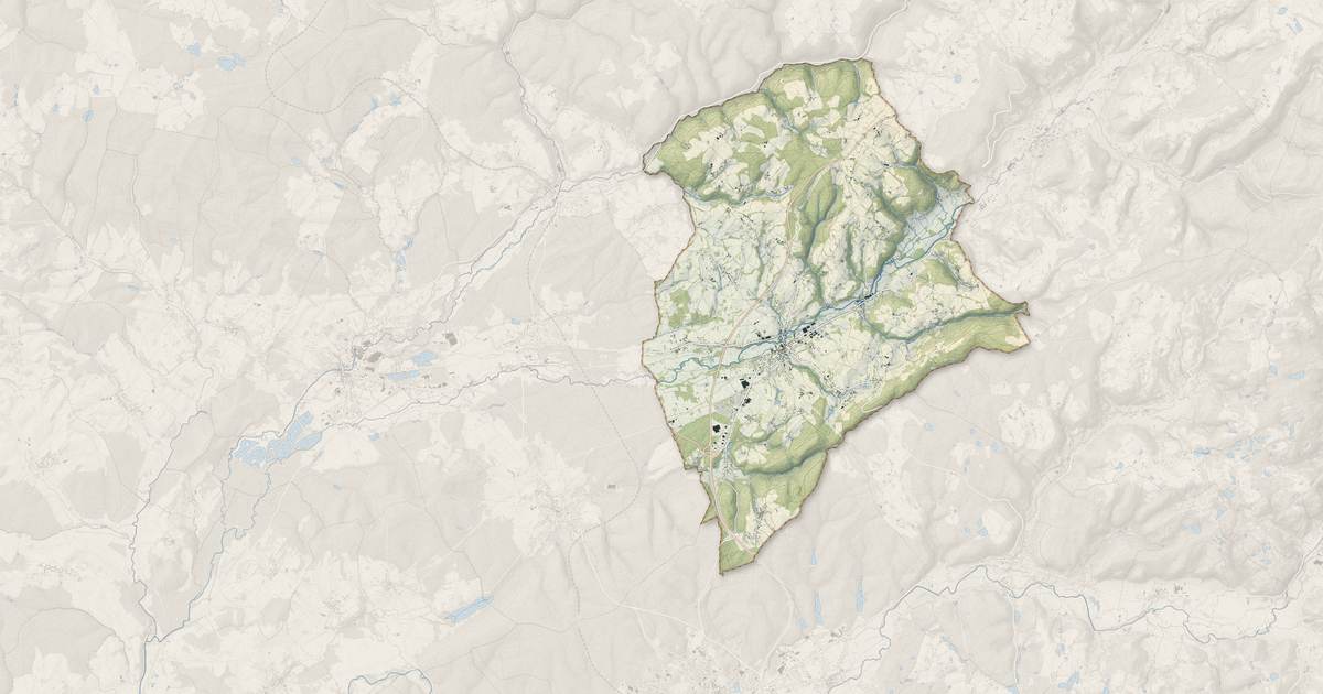 Portrait cartographique de Fougerolles-Saint-Valbert : relief, eau, forêts, bâti et voies, calculés à partir des données de l'IGN