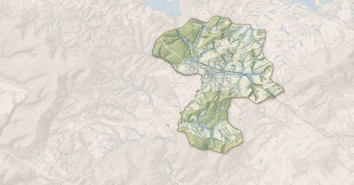 Portrait cartographique de Frahier-et-Chatebier : relief, eau, forêts, bâti et voies, calculés à partir des données de l'IGN
