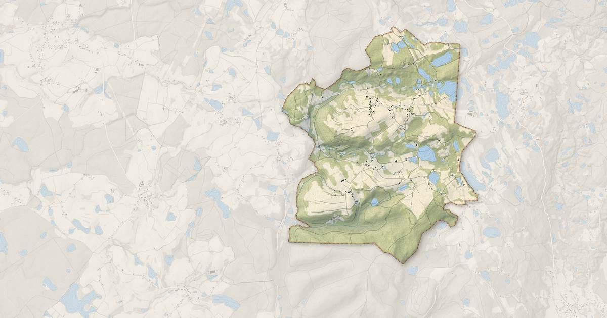 Portrait cartographique de La Lanterne-et-les-Armonts : relief, eau, forêts, bâti et voies, calculés à partir des données de l'IGN