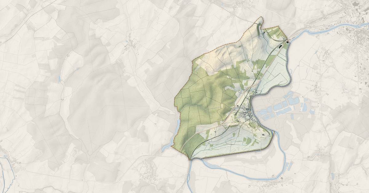 Portrait cartographique de Mantoche : relief, eau, forêts, bâti et voies, calculés à partir des données de l'IGN