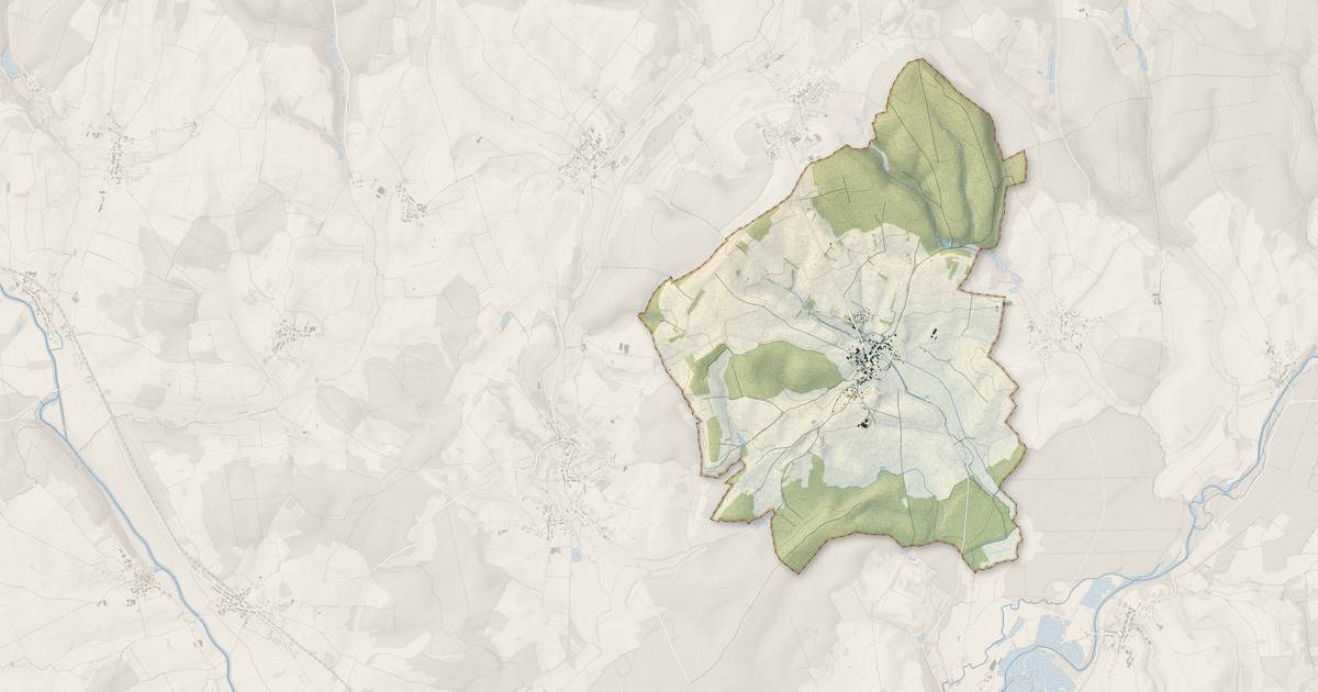 Portrait cartographique de Menoux : relief, eau, forêts, bâti et voies, calculés à partir des données de l'IGN