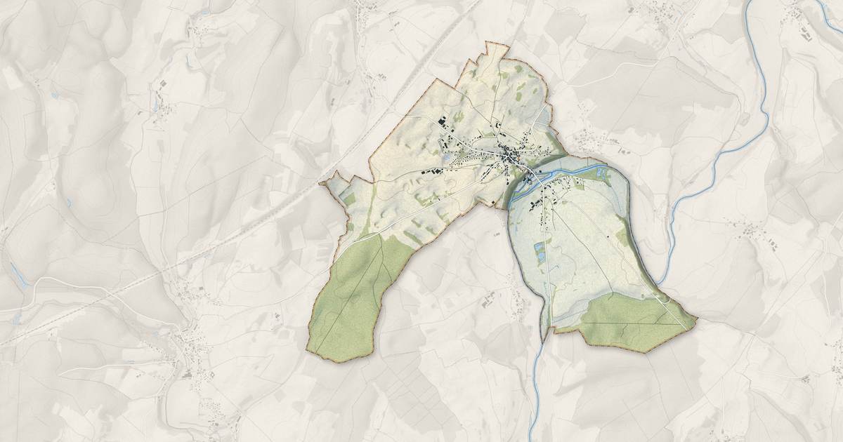 Portrait cartographique de Montbozon : relief, eau, forêts, bâti et voies, calculés à partir des données de l'IGN