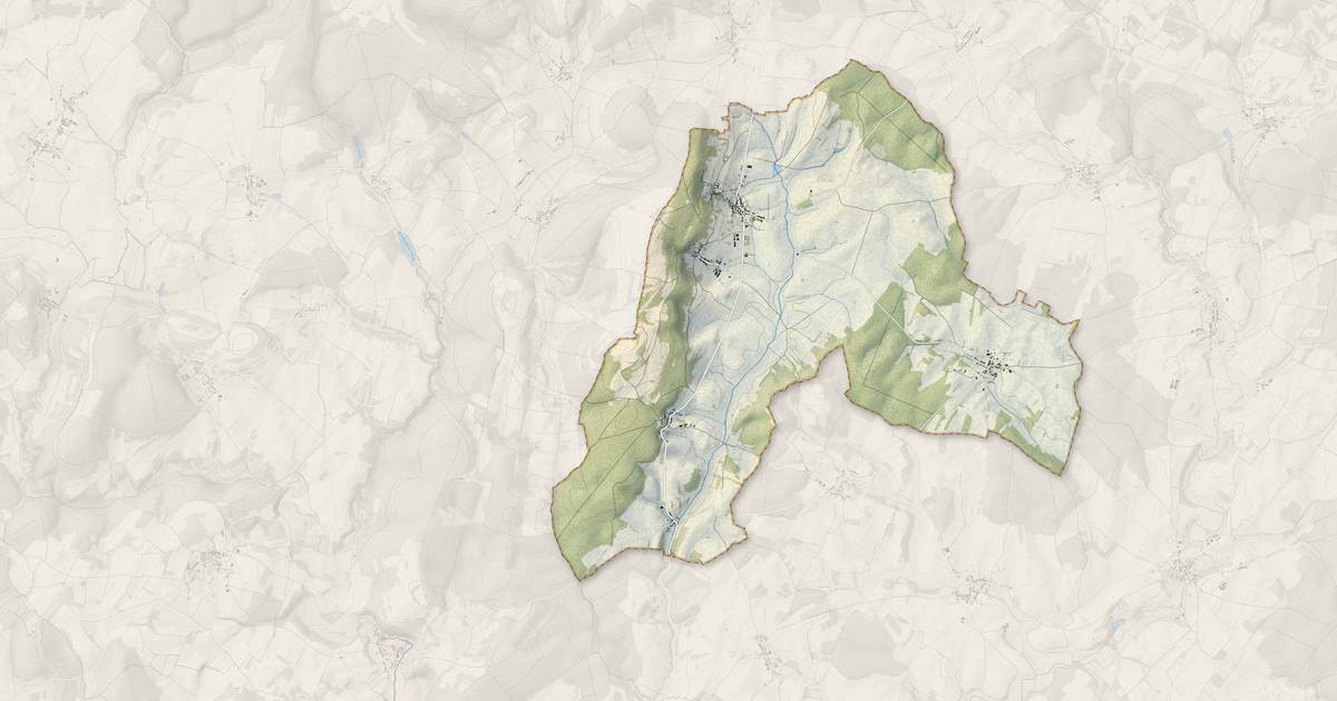 Portrait cartographique de La Roche-Morey : relief, eau, forêts, bâti et voies, calculés à partir des données de l'IGN