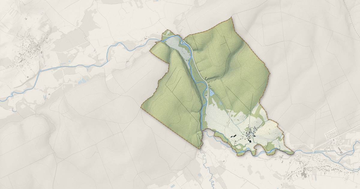 Portrait cartographique de Ormoiche : relief, eau, forêts, bâti et voies, calculés à partir des données de l'IGN