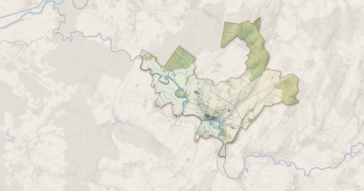 Portrait cartographique de Pesmes : relief, eau, forêts, bâti et voies, calculés à partir des données de l'IGN