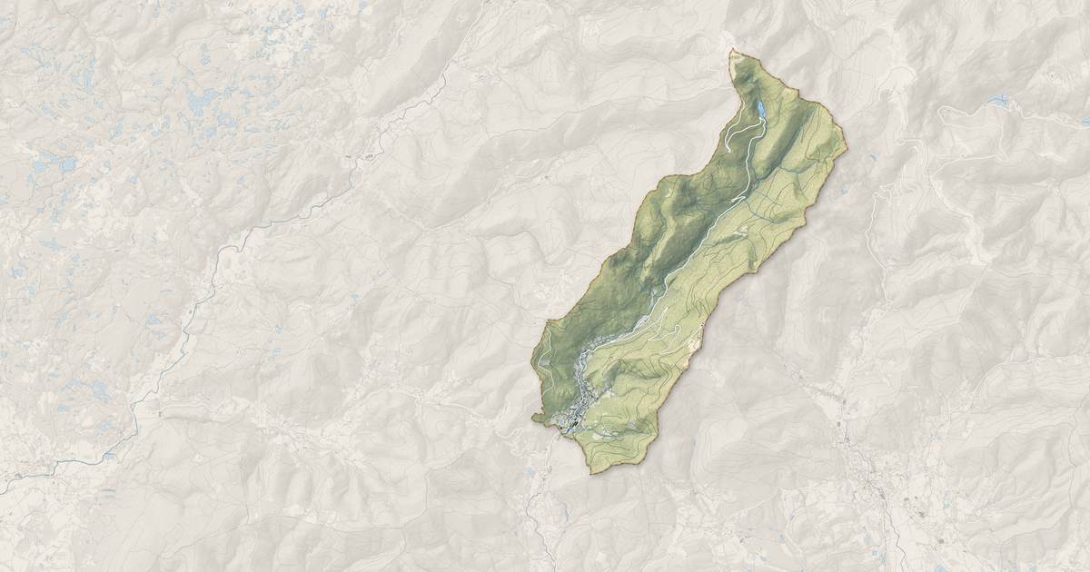 Portrait cartographique de Plancher-les-Mines : relief, eau, forêts, bâti et voies, calculés à partir des données de l'IGN