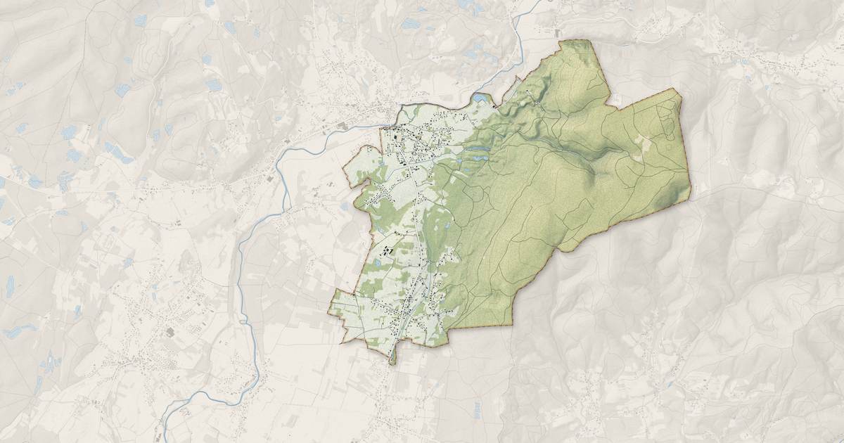 Portrait cartographique de Saint-Barthélemy : relief, eau, forêts, bâti et voies, calculés à partir des données de l'IGN