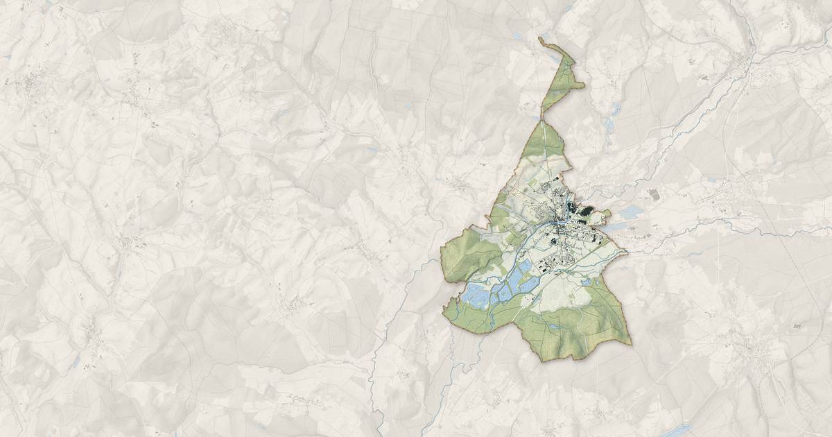 Portrait cartographique de Saint-Loup-sur-Semouse : relief, eau, forêts, bâti et voies, calculés à partir des données de l'IGN
