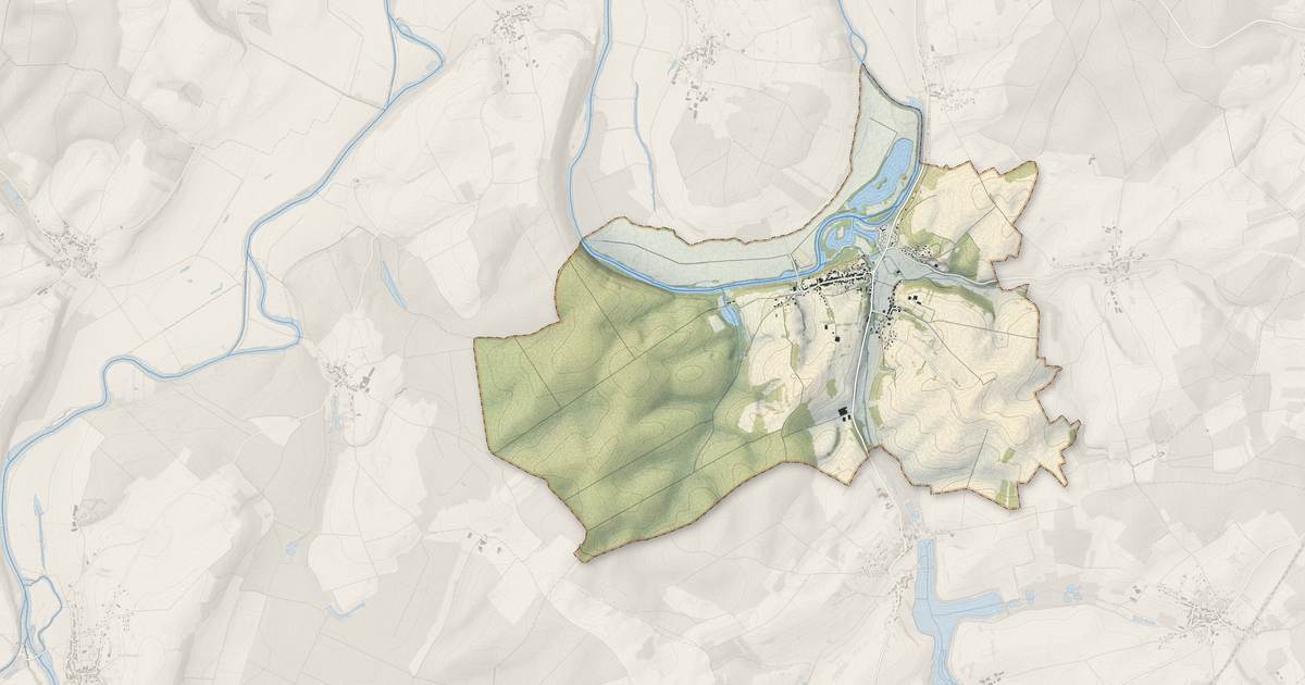 Portrait cartographique de Traves : relief, eau, forêts, bâti et voies, calculés à partir des données de l'IGN