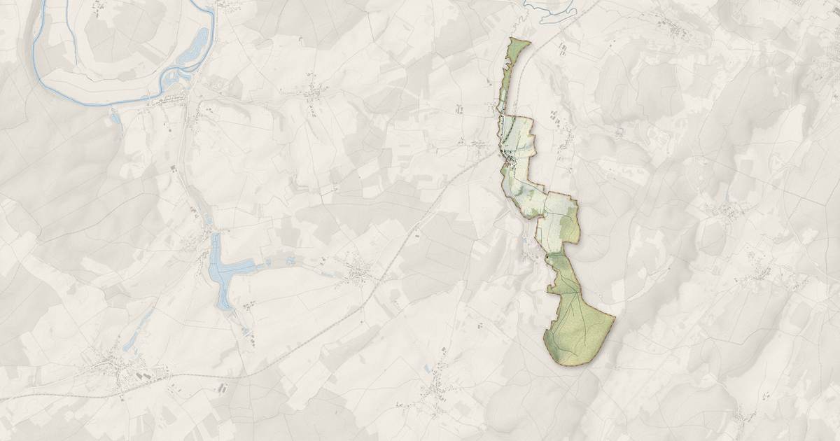 Portrait cartographique de Velle-le-Châtel : relief, eau, forêts, bâti et voies, calculés à partir des données de l'IGN