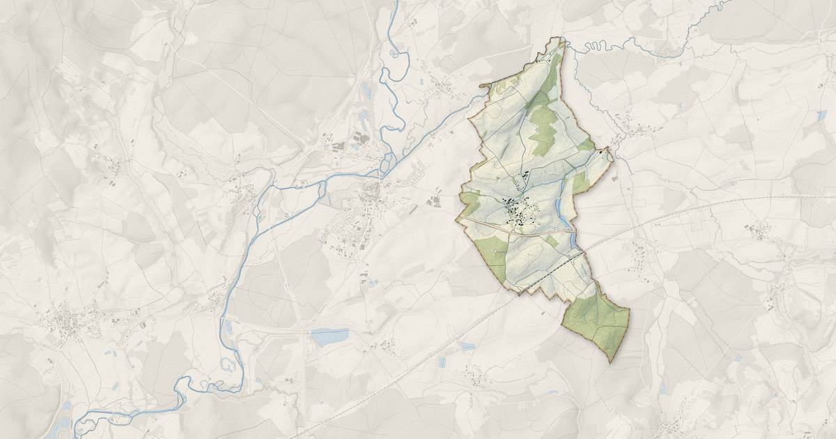 Portrait cartographique de Villers-la-Ville : relief, eau, forêts, bâti et voies, calculés à partir des données de l'IGN