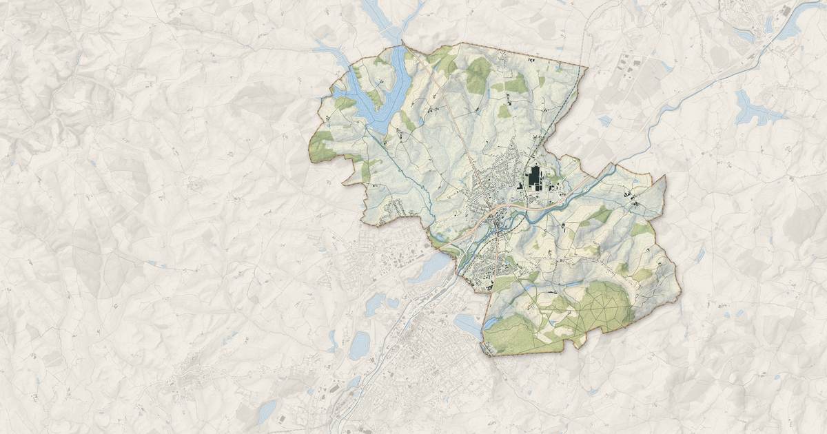 Portrait cartographique de Blanzy : relief, eau, forêts, bâti et voies, calculés à partir des données de l'IGN